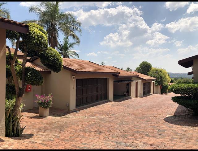 3 BEDROOM TOWNHOUSE FOR SALE IN BRYANSTON